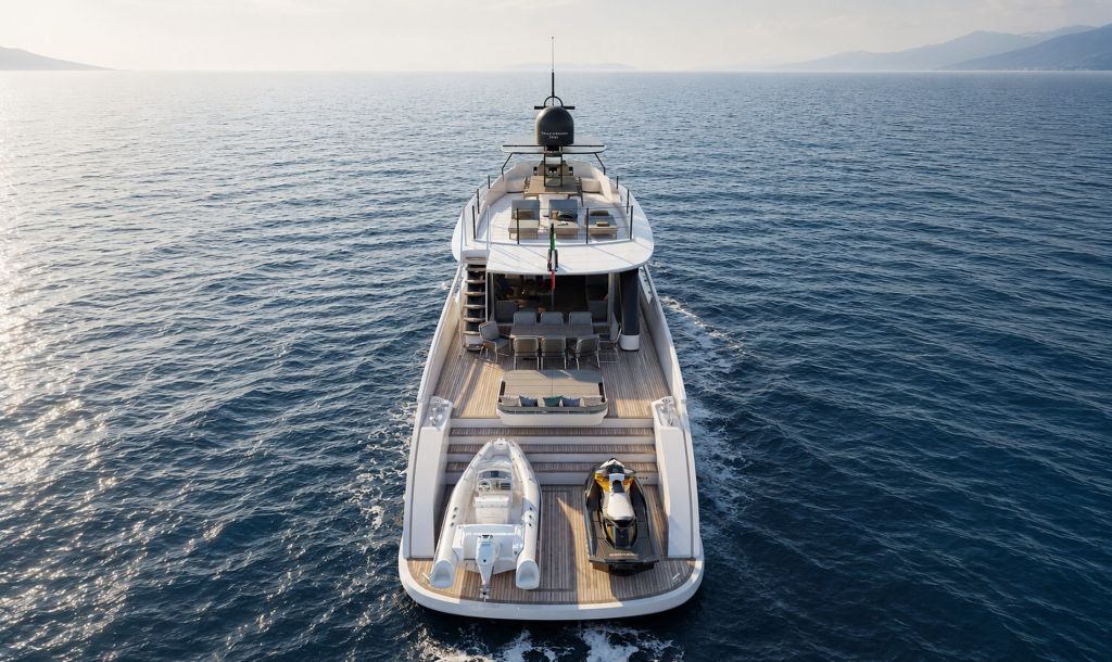 TM90 27m motor yacht — exterior